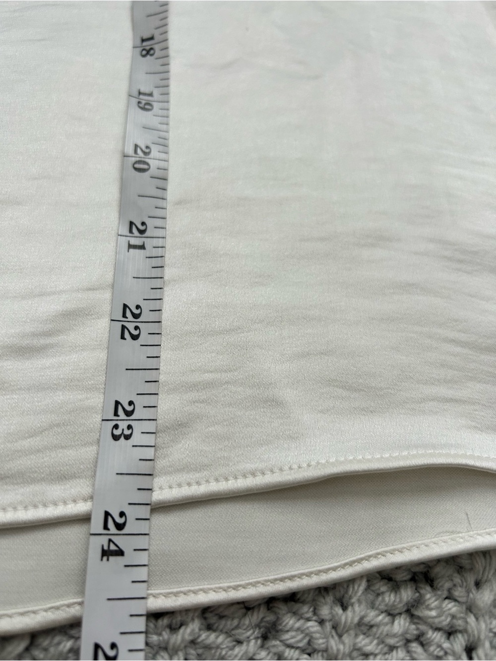 Express Women's Ivory Satin Mock Neck Button-Trim Blouse L - Picture 8 of 8